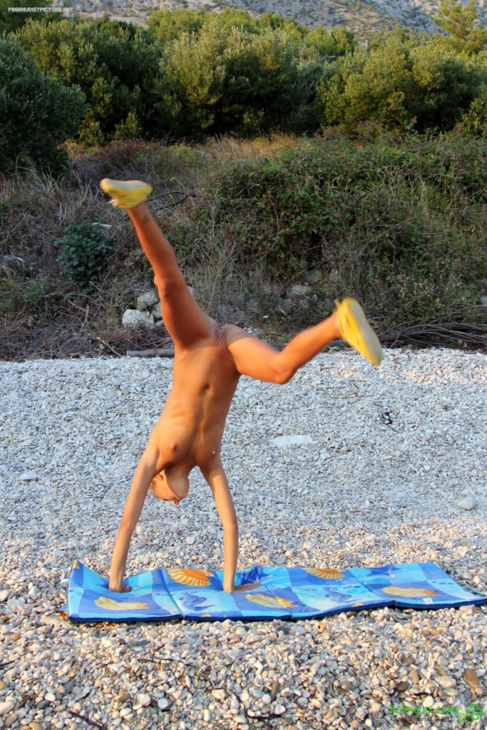 Freenudistpicture Net Nudism Men In The Public Free Nudist Blog