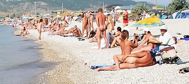 young nudist family photos