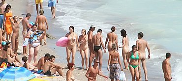 salma hayek nude beach scene