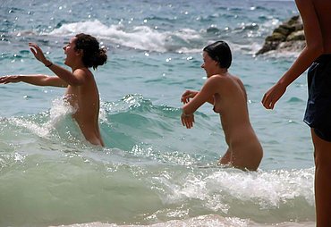 nude pictures in nude beach